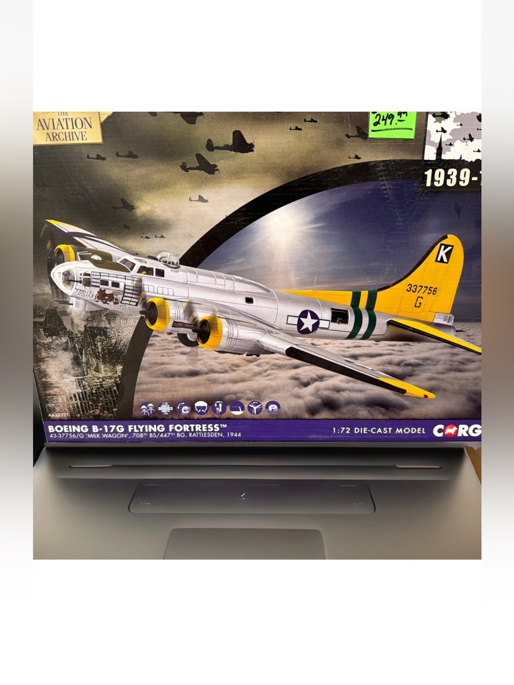 CORGI Boeing B-17G Flying Fortress
43-37756/G 'Milk Wagon'~AA33321